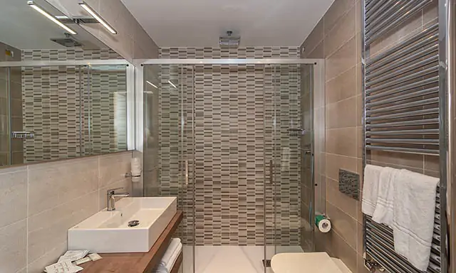 Doppelzimmer Badezimmer 2